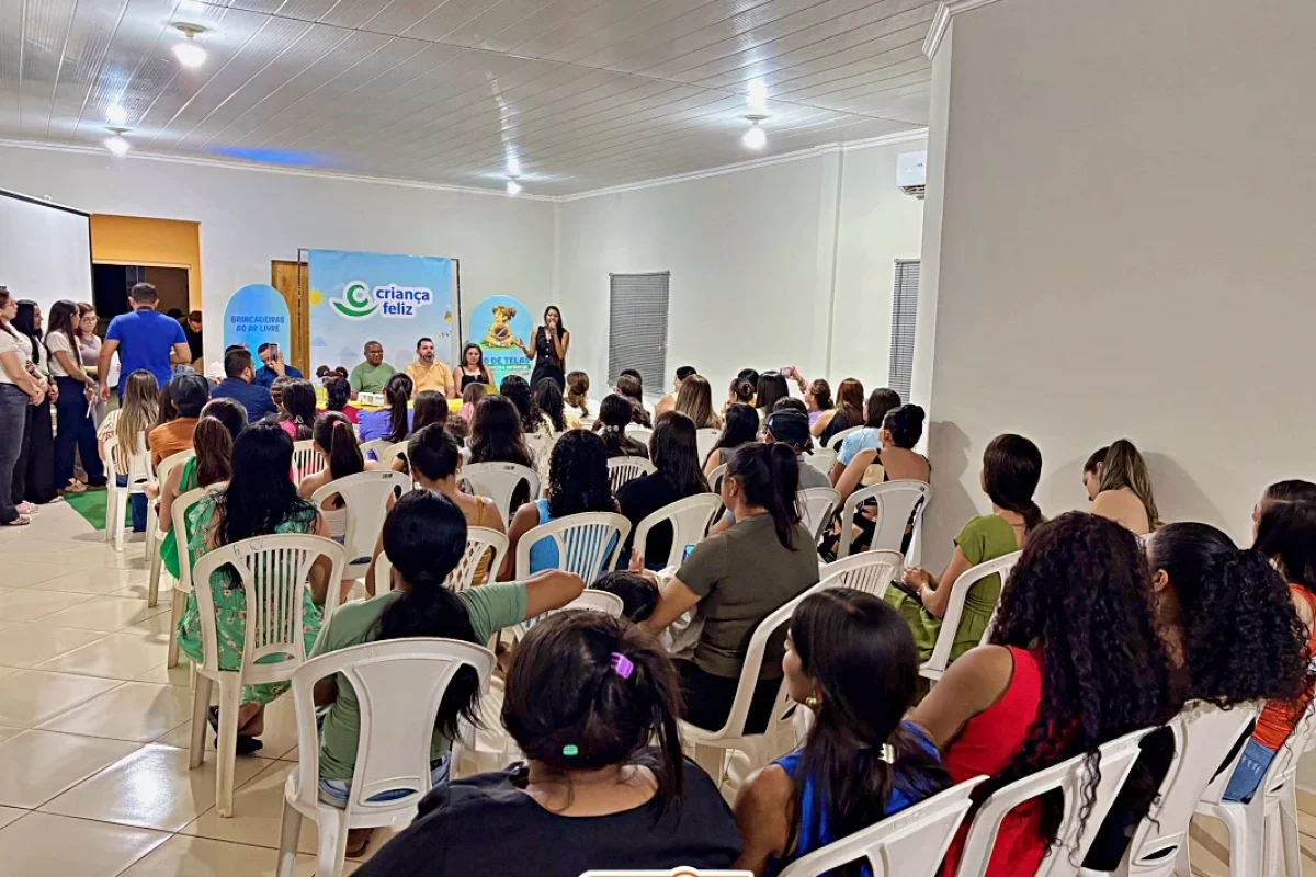 Palestra orienta mães sobre uso de telas e cuidados com o desenvolvimento infantil em Jacobina do Piauí